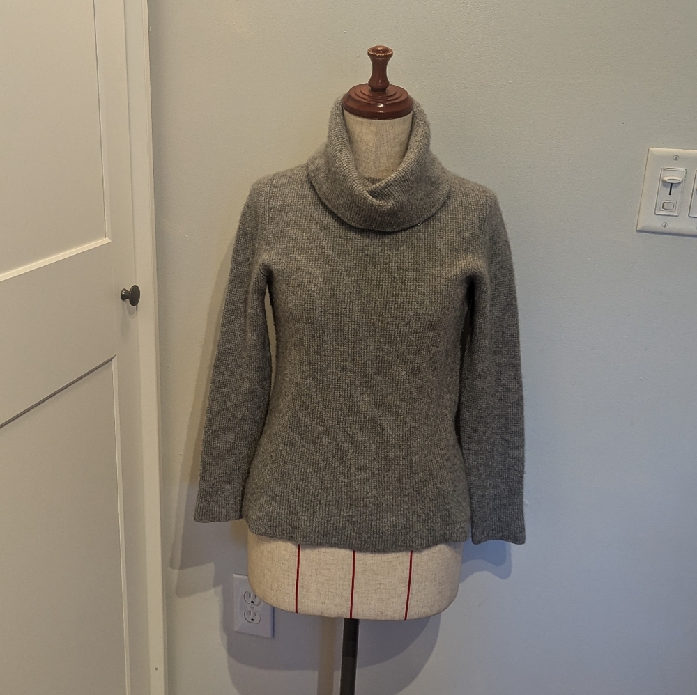 LL Bean Sweater Women Size XS 100% Cashmere Light Gray Cowl Neck Pullover Top